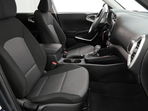 Used 2025 Kia Soul LX w/ LX Technology Package FWD image 29