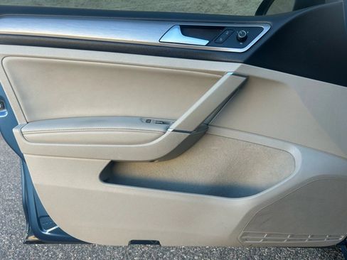 Used 2015 Volkswagen Golf TDI S image 10