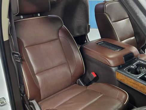 Used 2017 Chevrolet Silverado 1500 High Country image 27