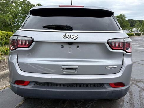 Used 2018 Jeep Compass Latitude w/ Popular Equipment Group FWD image 8