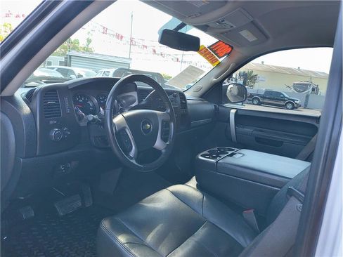 Used 2011 Chevrolet Silverado 2500 LT w/ Interior Plus Package image 5