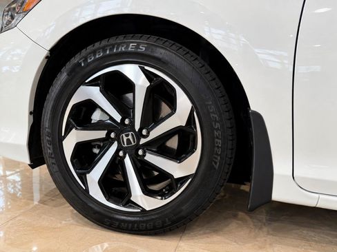 Used 2017 Honda Accord EX image 10