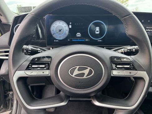 Used 2025 Hyundai Elantra SEL FWD image 27