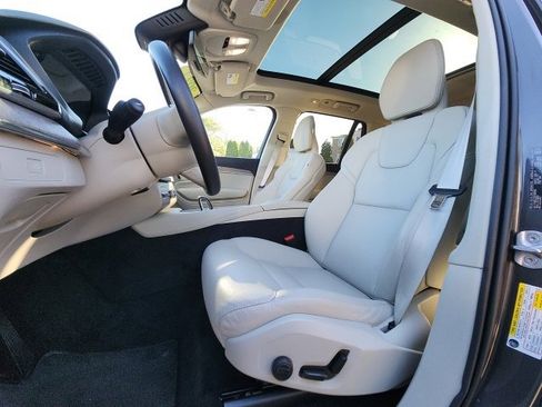 Used 2024 Volvo XC90 B6 Plus image 15