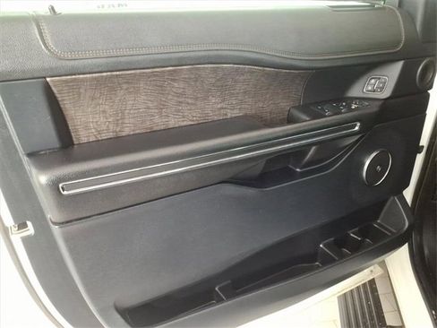 Used 2021 Ford Expedition Max Limited image 10
