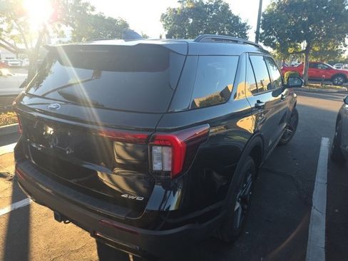 Used 2025 Ford Explorer ST-Line w/ ST-Line Street Pack image 6