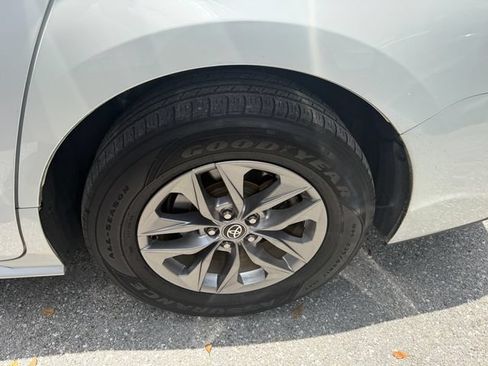 Used 2023 Toyota Sienna XLE FWD image 5