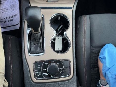 Used 2017 Jeep Grand Cherokee Laredo image 26