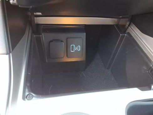 Used 2021 Ford Explorer XLT w/ Equipment Group 202A AWD/4WD image 26