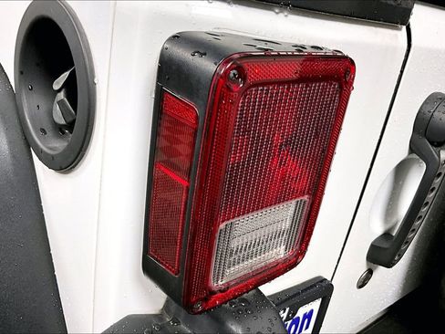 Used 2018 Jeep Wrangler Unlimited Sport S image 26