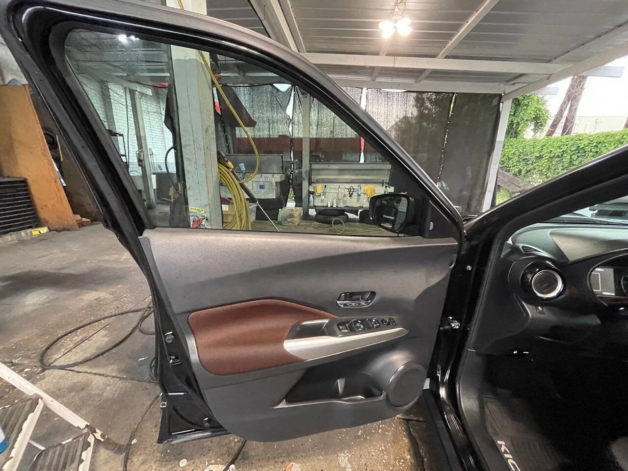 Used 2019 Nissan Kicks SR w/ Exterior Package FWD image 7