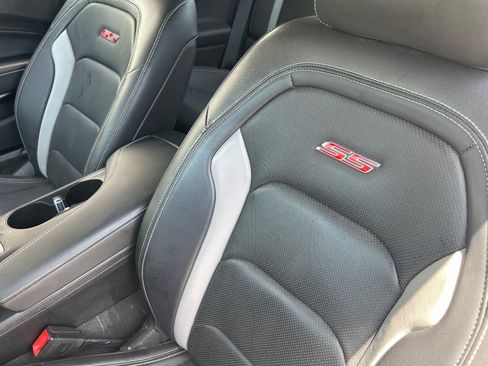 Used 2020 Chevrolet Camaro SS RWD image 6