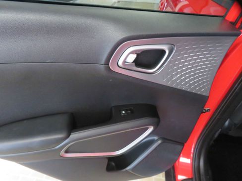 Used 2020 Kia Soul LX image 17