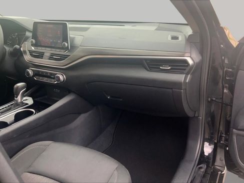 Used 2024 Nissan Altima 2.5 SV FWD image 19