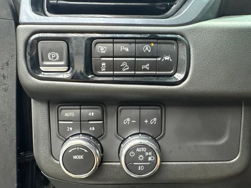 Used 2025 GMC Yukon AT4 w/ AT4 Premium Package AWD/4WD image 26