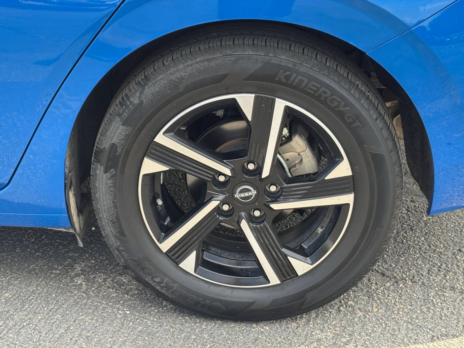 Used 2025 Nissan Sentra SV FWD image 28