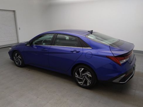 Used 2025 Hyundai Elantra SEL FWD image 5