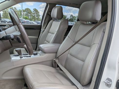 Used 2011 Jeep Grand Cherokee Laredo AWD/4WD image 16