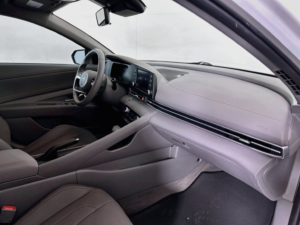 Used 2025 Hyundai Elantra Sport FWD image 26