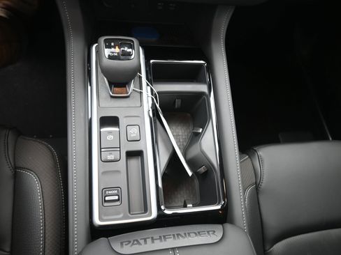 New 2026 Nissan Pathfinder SL w/ SL Premium Package FWD image 18