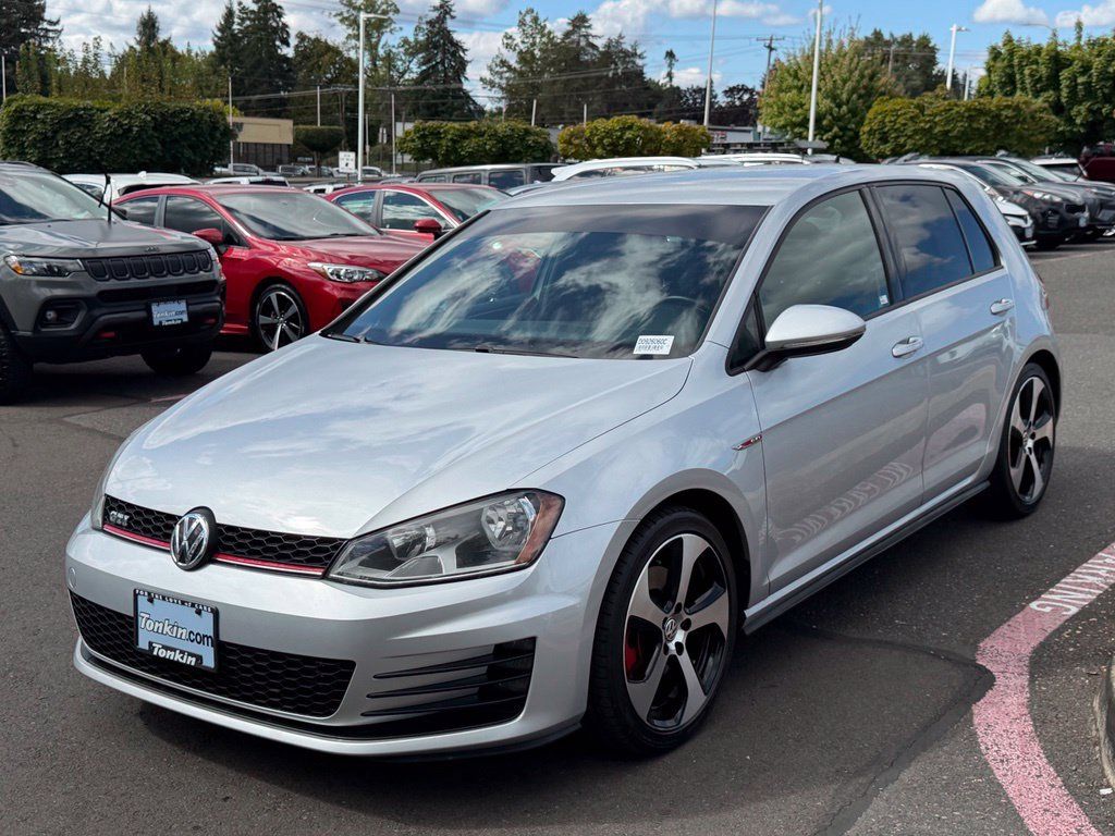 Used 2015 Volkswagen Golf 4-Door FWD image 4