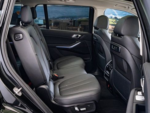 Used 2022 BMW X7 xDrive40i w/ Premium Package image 34