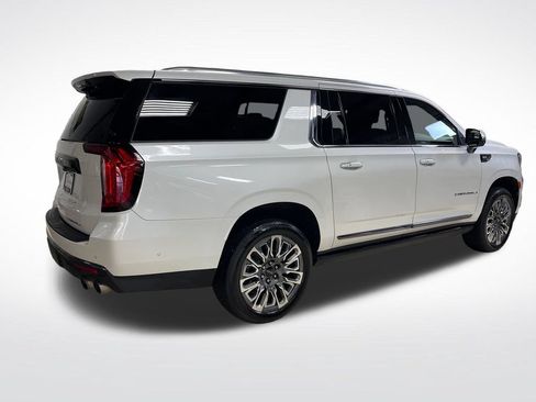 Used 2023 GMC Yukon XL Denali Ultimate AWD/4WD image 8
