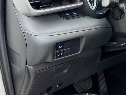 Used 2021 Toyota Highlander XLE image 10