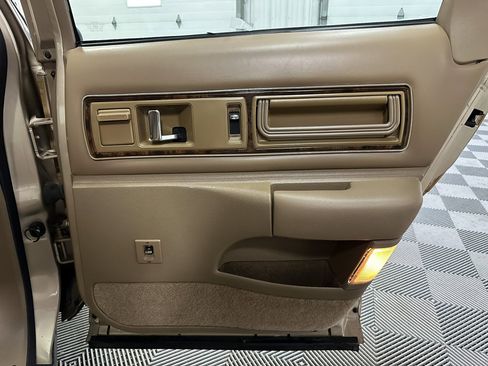 Used 1993 Buick Roadmaster Estate image 38