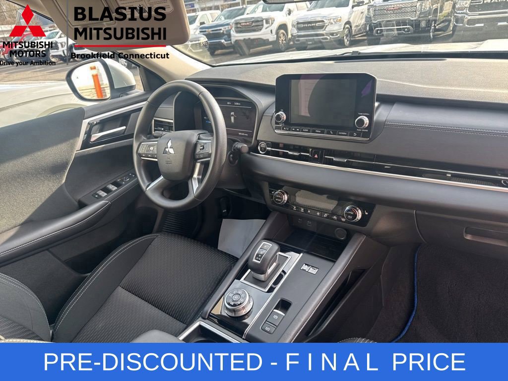 Used 2025 Mitsubishi Outlander ES AWD/4WD image 37