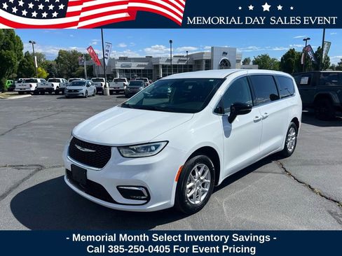 Used 2024 Chrysler Pacifica Touring-L FWD image 1