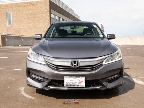 Used 2017 Honda Accord EX image 2