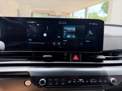 Used 2026 Kia Carnival FWD image 17