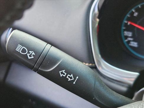 Used 2021 Chevrolet Traverse LT image 8