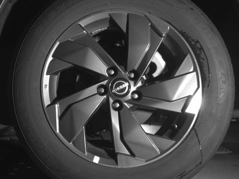 Used 2025 Nissan Rogue SV FWD image 17
