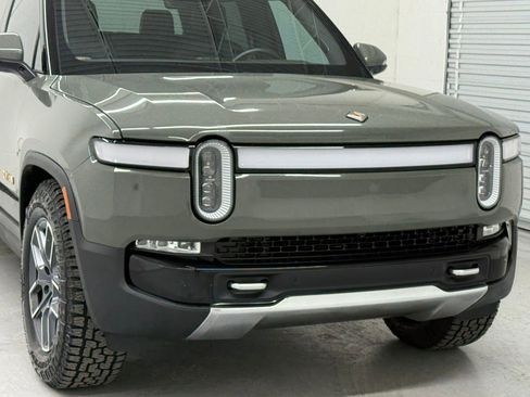 Used 2022 Rivian R1T Launch Edition image 8
