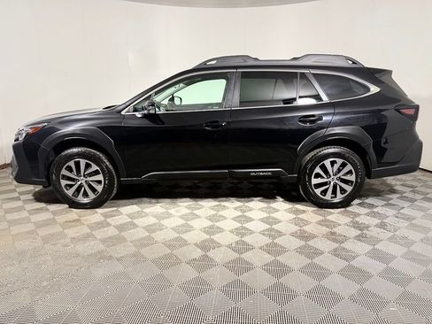 Used 2023 Subaru Outback Premium AWD/4WD image 3