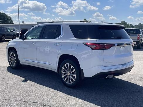 Used 2023 Chevrolet Traverse Premier FWD image 6