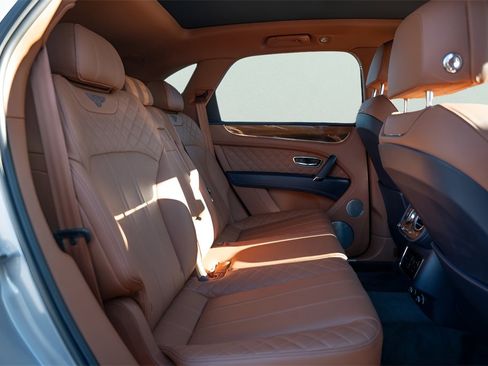 Used 2019 Bentley Bentayga image 38