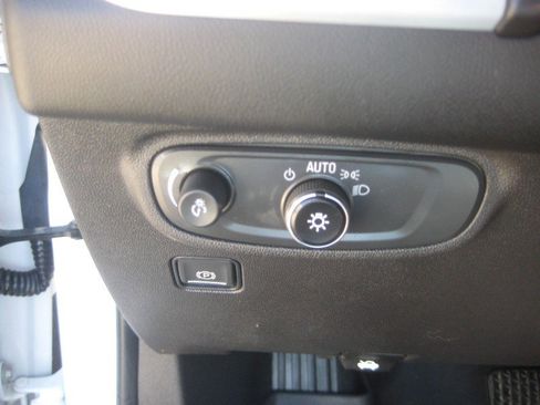 Used 2021 GMC Terrain SLE w/ Driver Convenience Package image 17