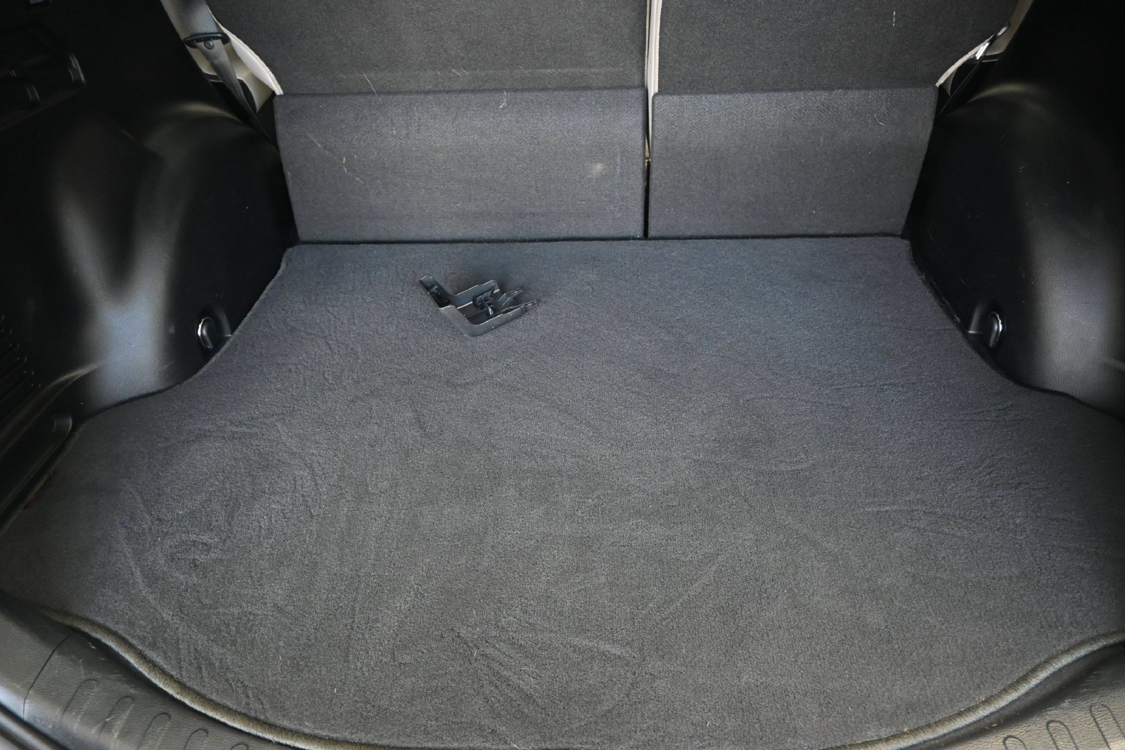 Used 2018 Toyota RAV4 LE FWD image 20