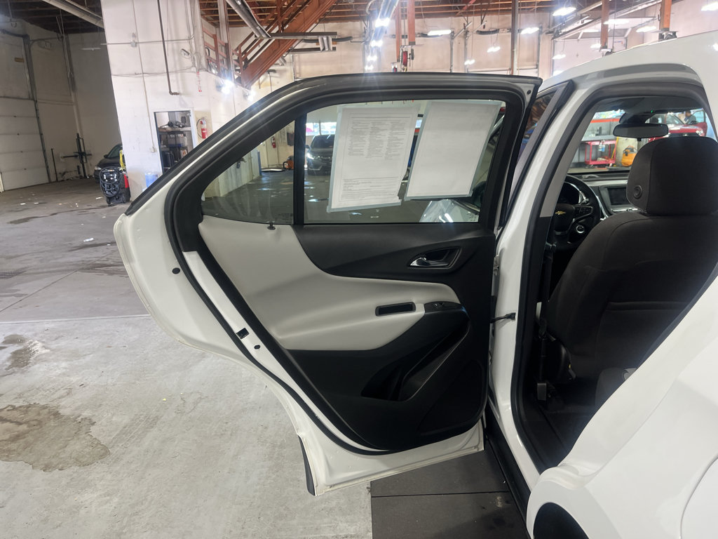 Used 2020 Chevrolet Equinox LS w/ LS Convenience Package AWD/4WD image 24