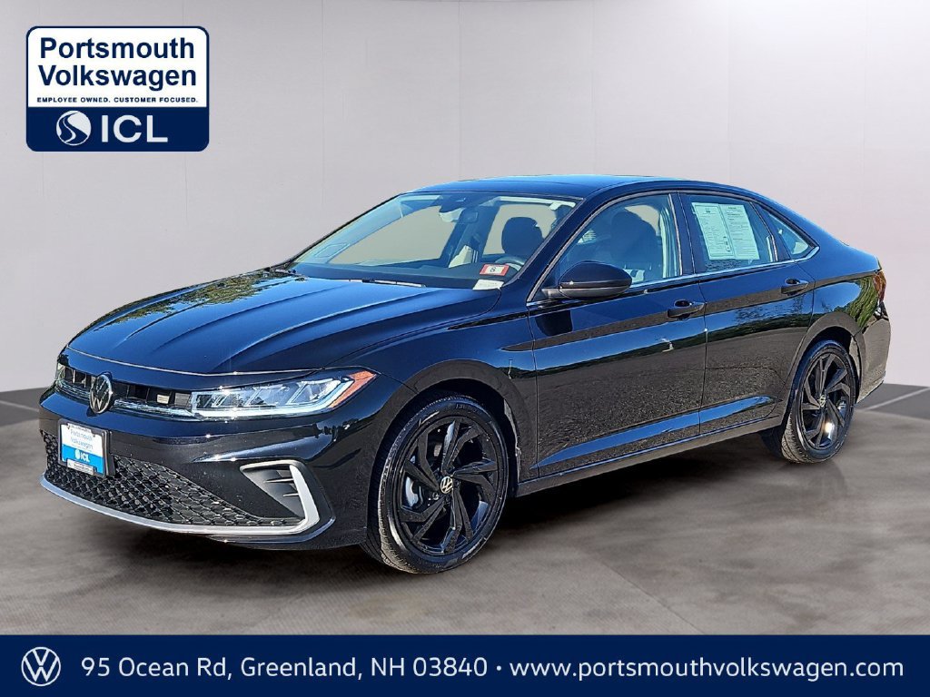 Certified 2025 Volkswagen Jetta SE w/ Sunroof Package FWD image 1