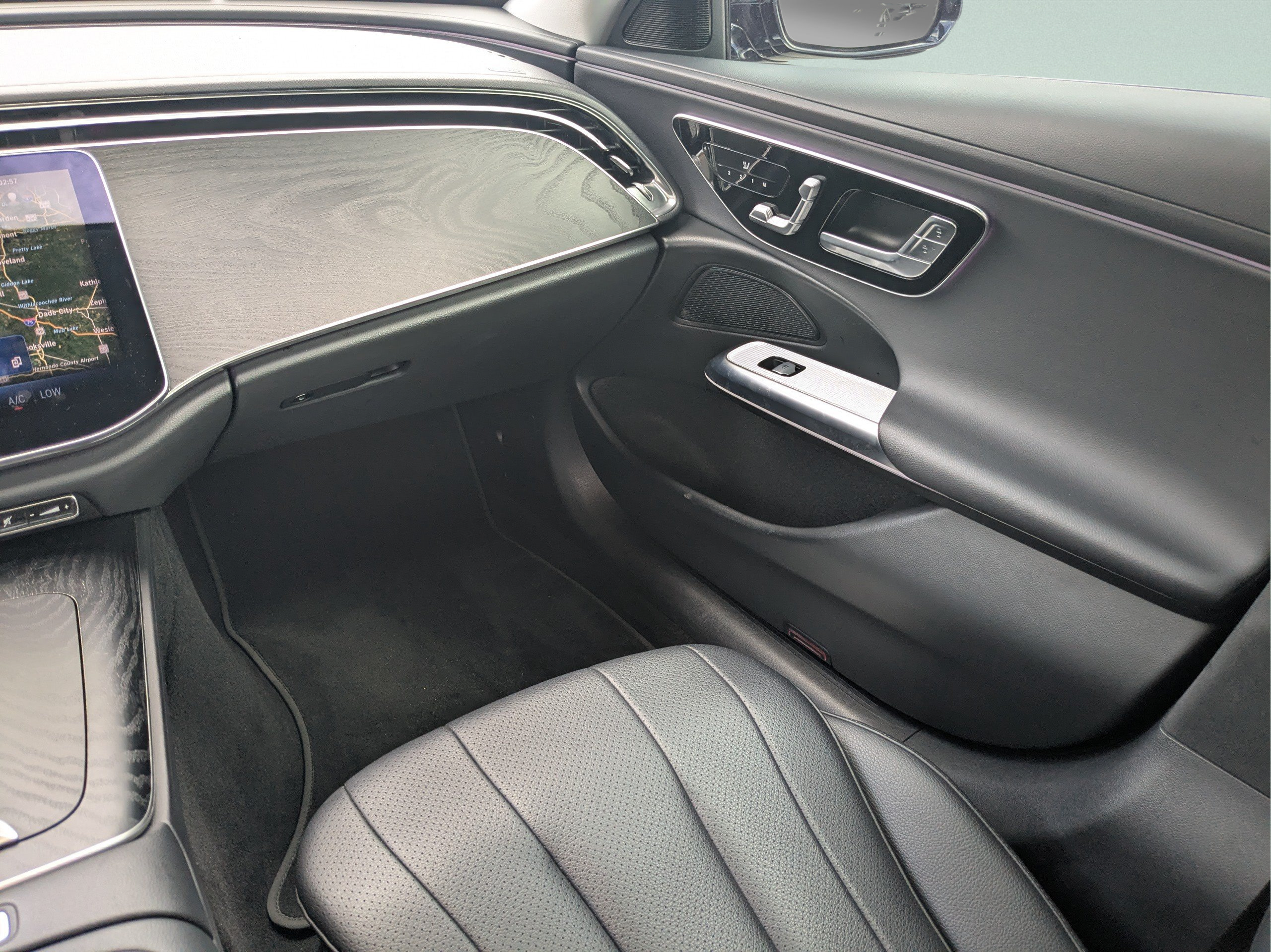 Used 2025 Mercedes-Benz E 350 4MATIC Sedan image 15