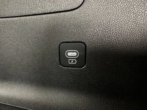 Used 2024 Kia Sorento S FWD image 31