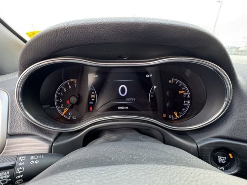 Used 2022 Jeep Grand Cherokee Laredo X image 25