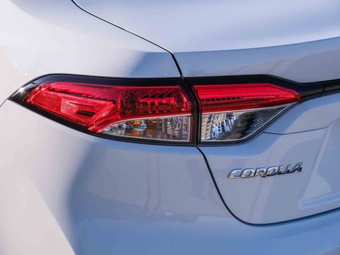Certified 2026 Toyota Corolla LE w/ LE Premium Package FWD image 7