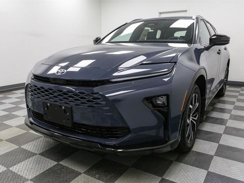 New 2025 Toyota Crown Signia image 4