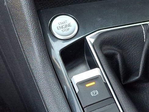 Used 2022 Volkswagen Tiguan SEL R-Line image 25