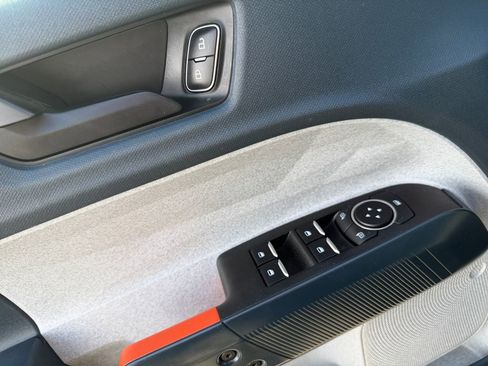 Used 2023 Ford Maverick XLT image 11